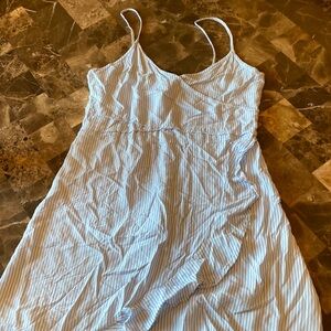 Women’s dress size S.